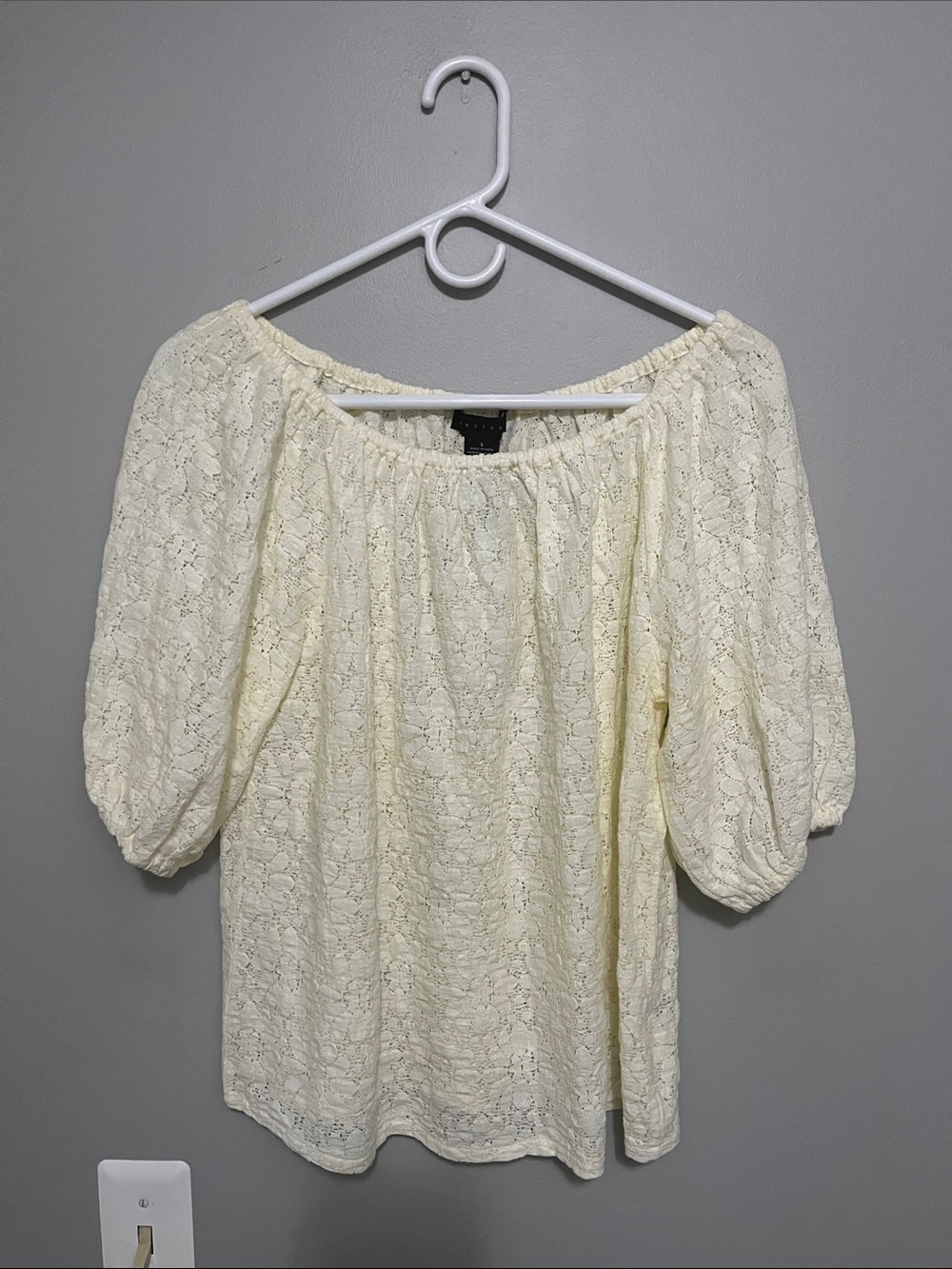 Sanctuary Cream Lace Off-Shoulder Blouse